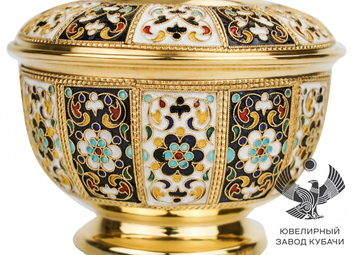 Конфетница из серебра Позолоченная эмалированная с крышкой «Каскад» на 350 мл кубачи